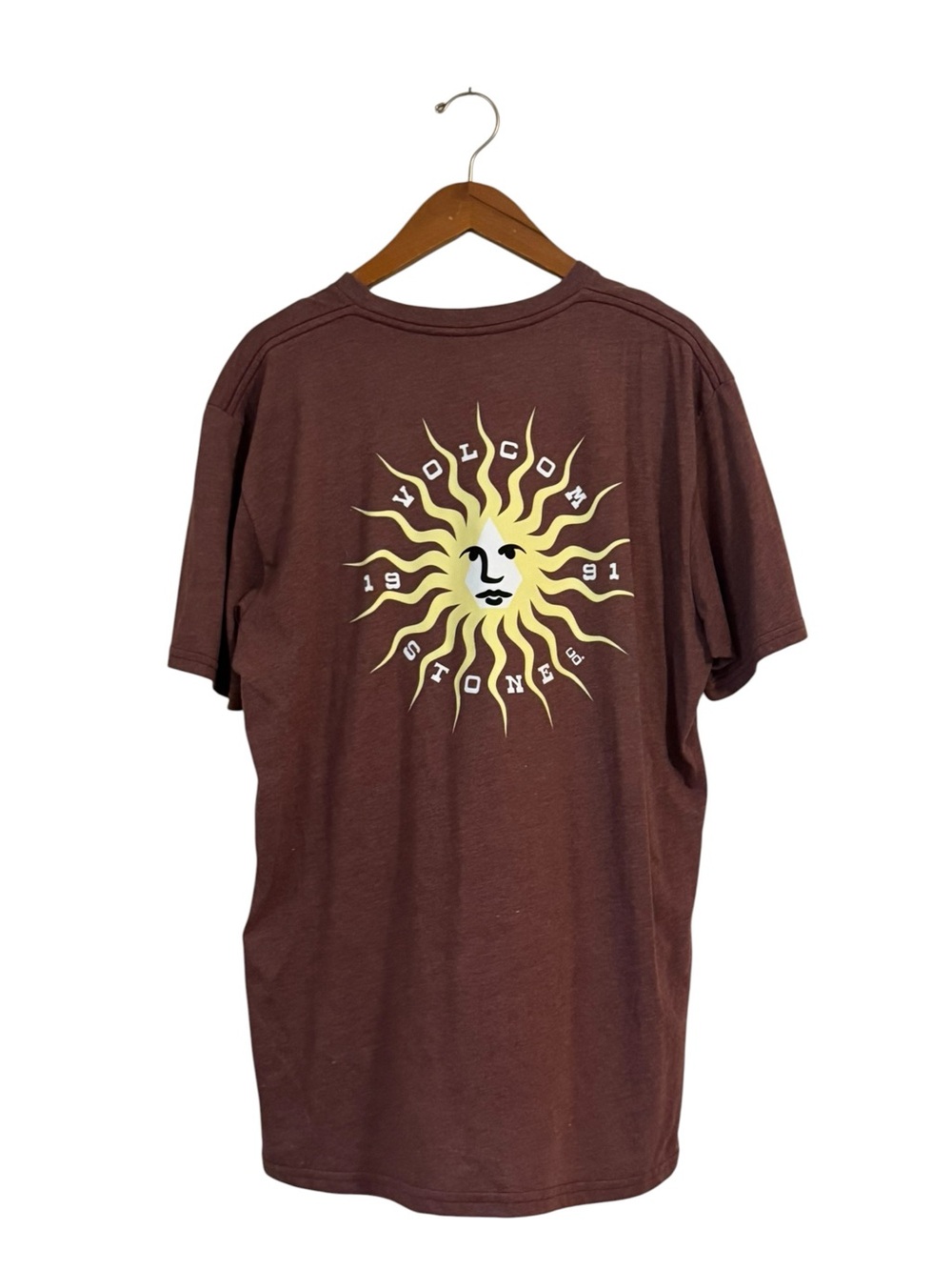Volcom Burgundy-Brown Color Short-Sleeve Tee with Yellow Sun Graphic Size XL NWT - Picture 3 of 9